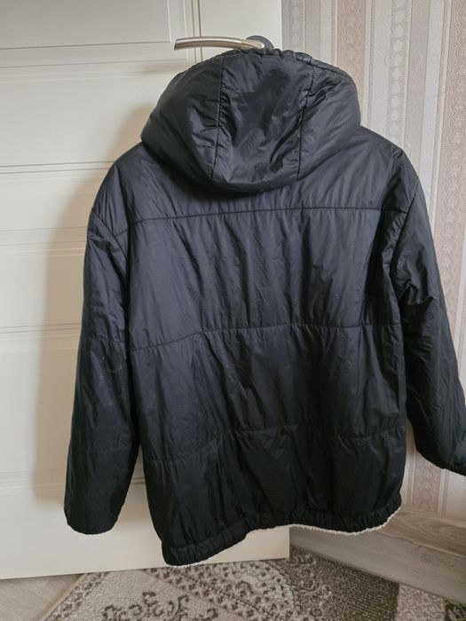 Продам молодежную куртку Massimo Dutti