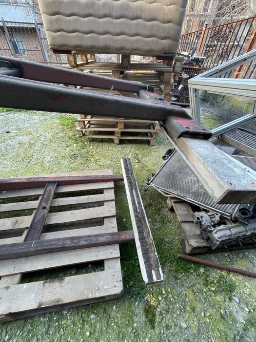 Продавам Щипка За Палети