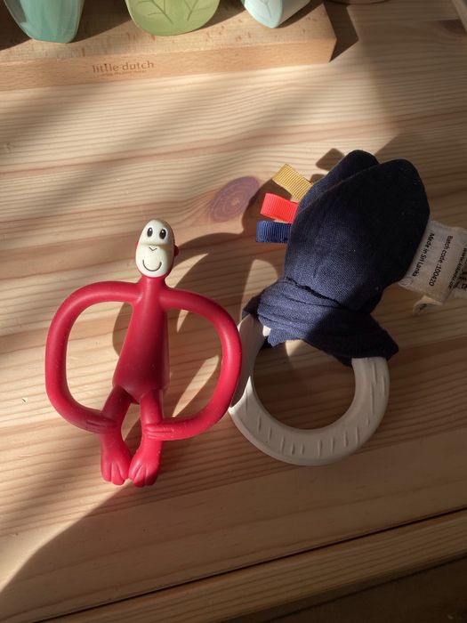 Lot jucarii dentitie Matchstick monkey si Kikadu