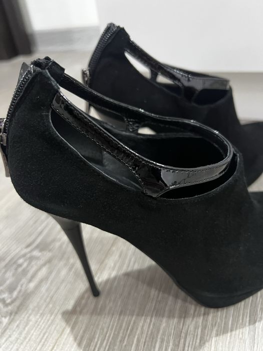 Ботильоны чёрные на шпильке