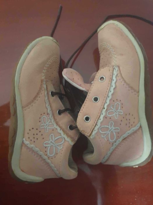 ghetute fete GEOX din piele naturala nr 21