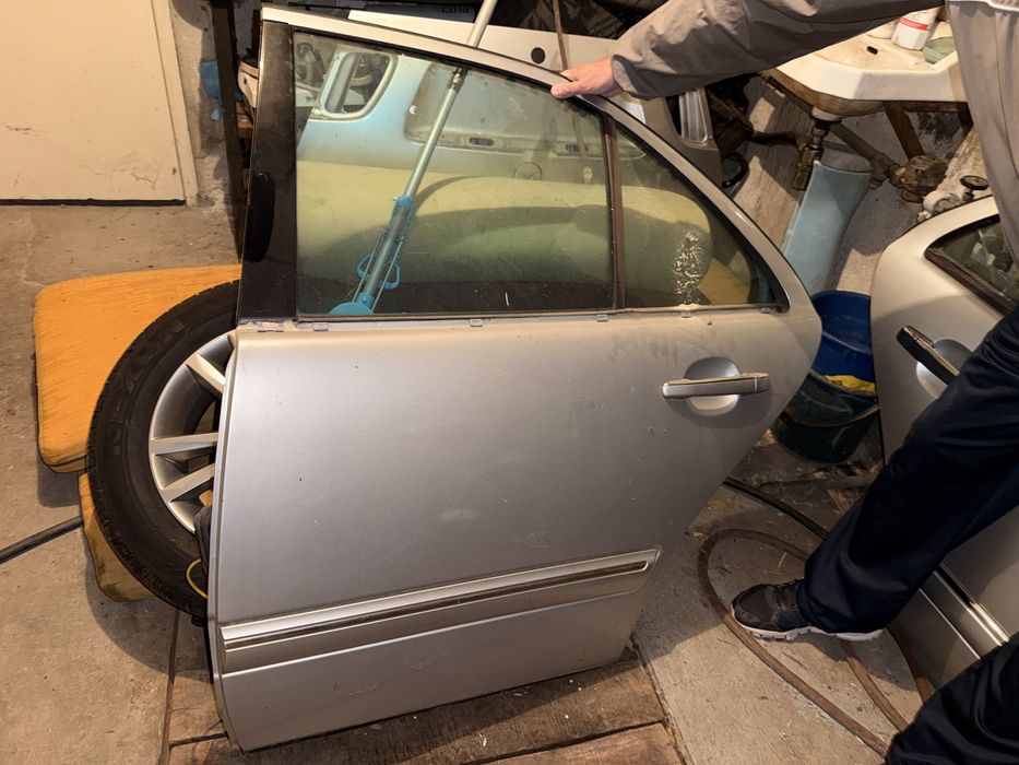 Врати за mercedes E clasa W 210