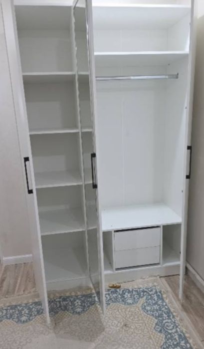 Шкаф с зеркалом белый продам