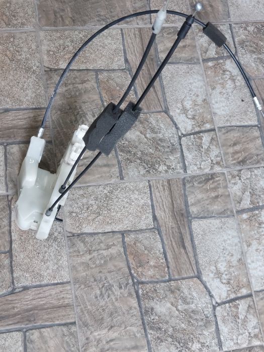 Замок двери на Subaru Outback