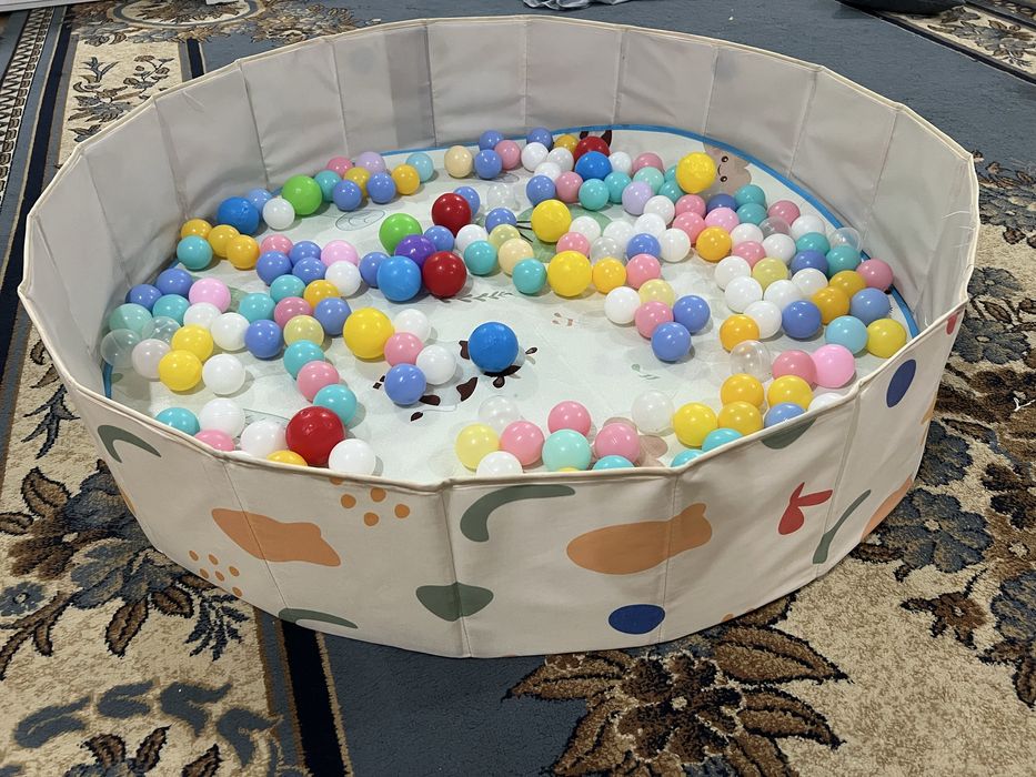 Бассейн с ковриком и шарами