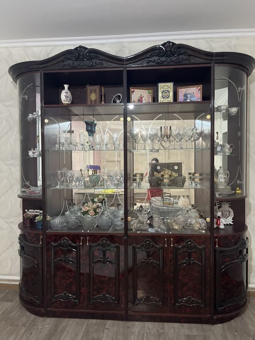 Продаётся сервант