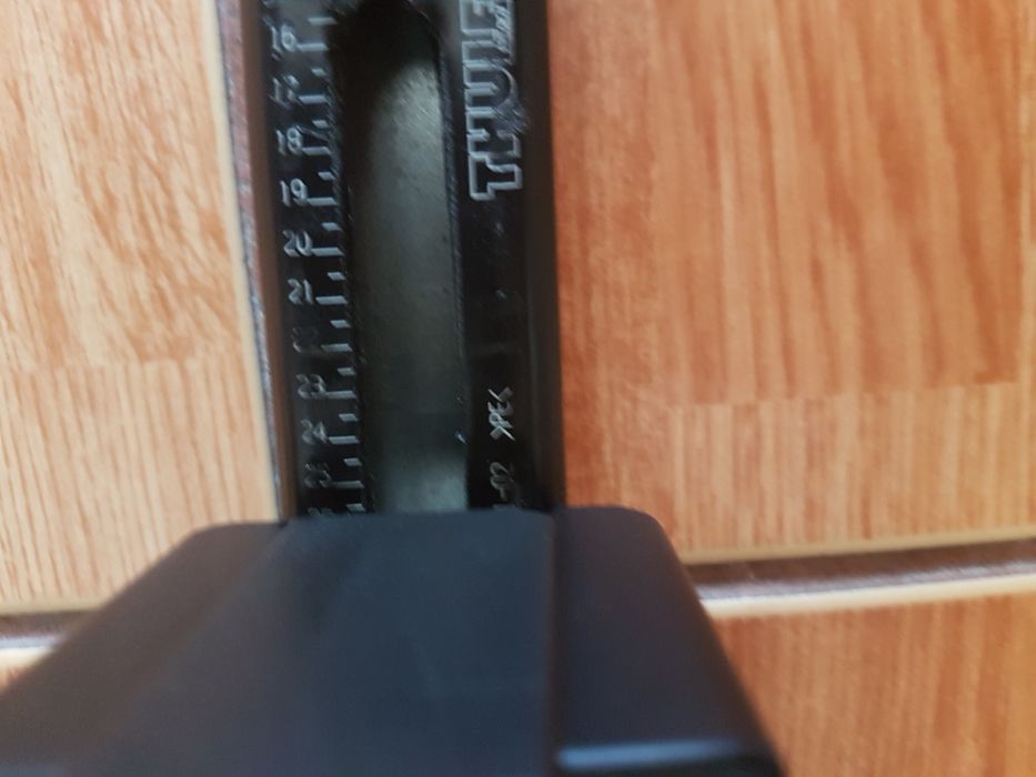 Pentru auto cu bare pe plafon 1m intre ele +/-  Thule bare portbagaj