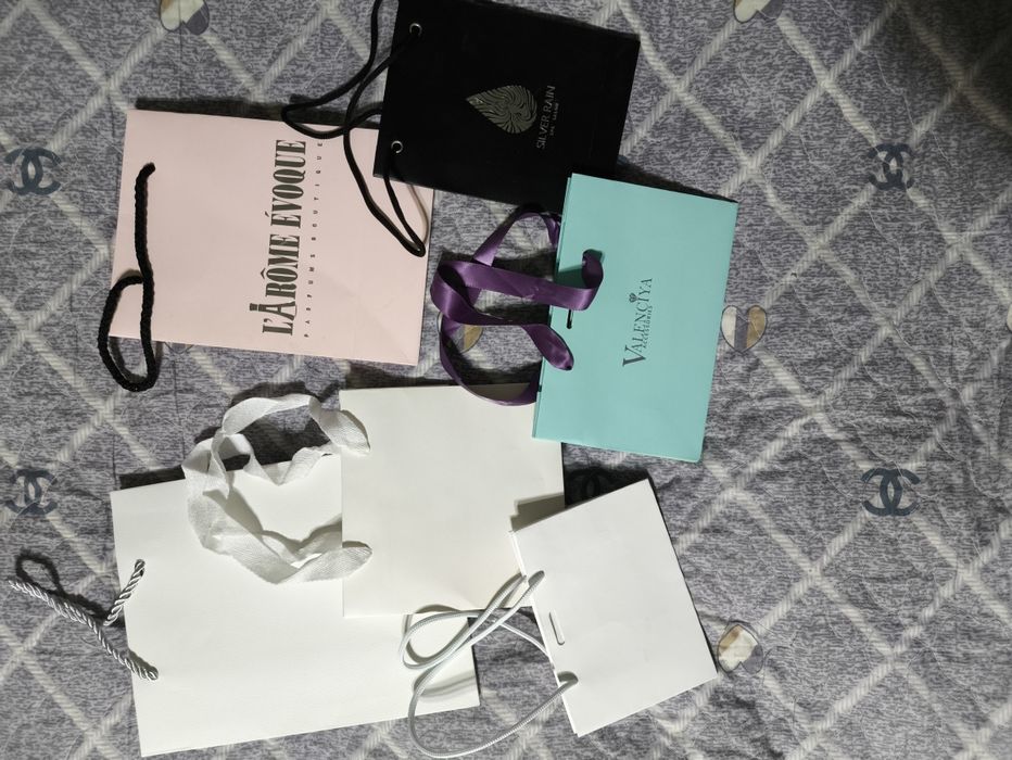 Брендовые и подарочные бумажные пакеты