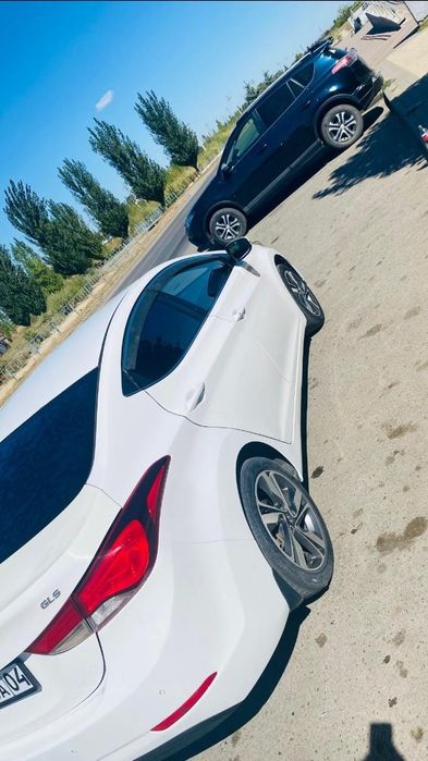 Продам Hyundai Elantra 2014• 1.6 AT