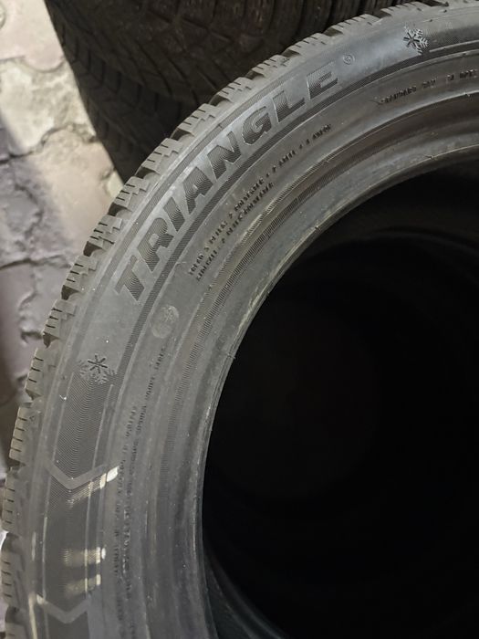 Продам зимние шины Triangle 215/50 R17