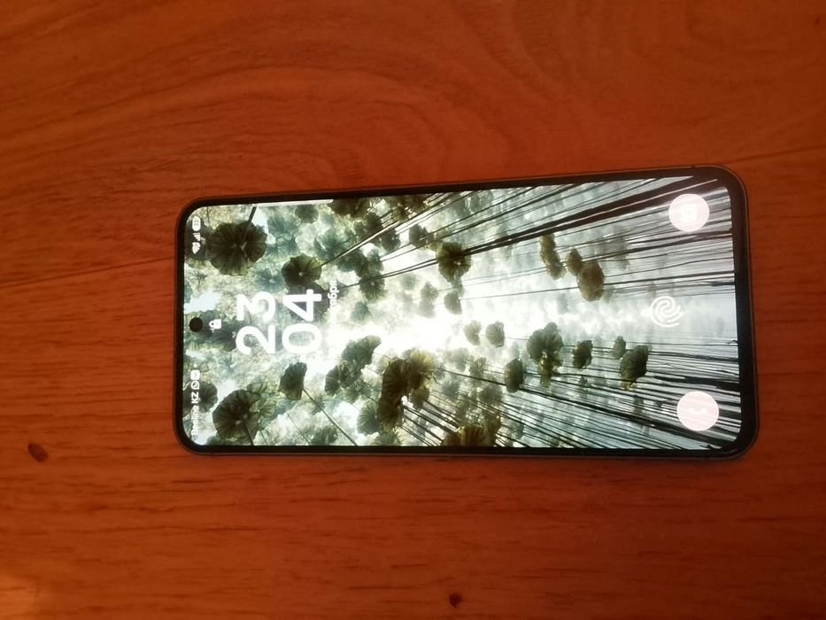Samsung A 56 с документом