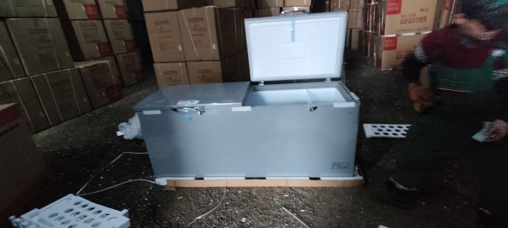 Морозильник с вмятинами и дефектами