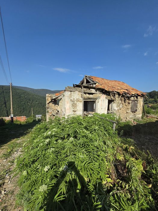 Продавам парцел село Манастир