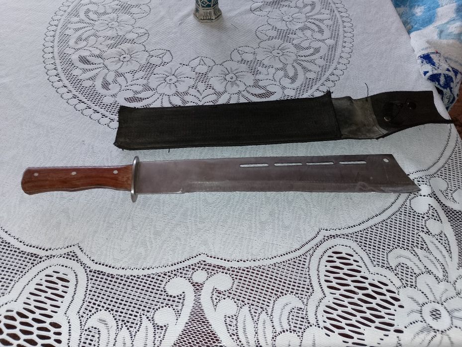Продавам нож от снимката
