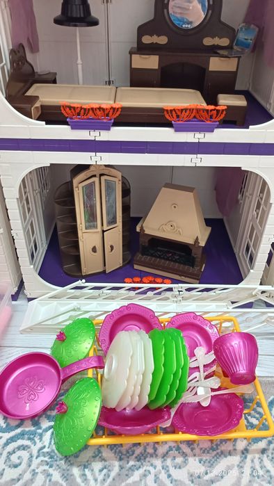 Продам для девочки счастье)) Домик для кукол в комплекте