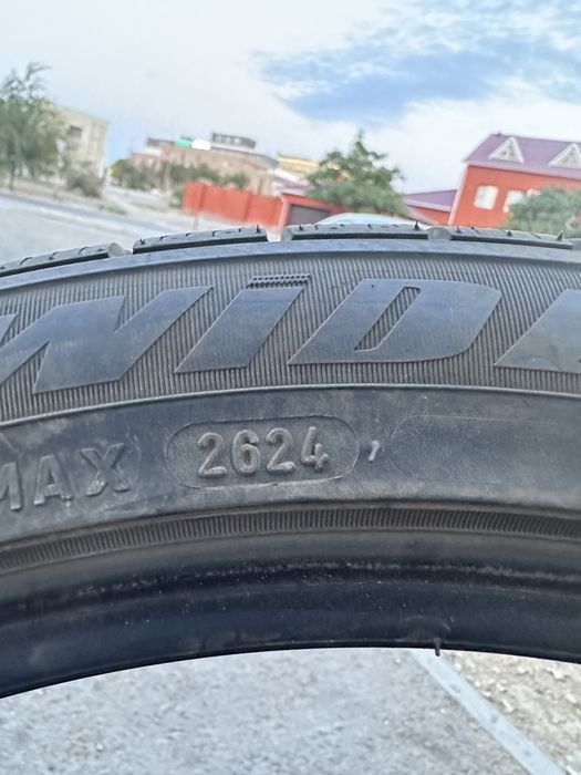 235-40-R19. комплект