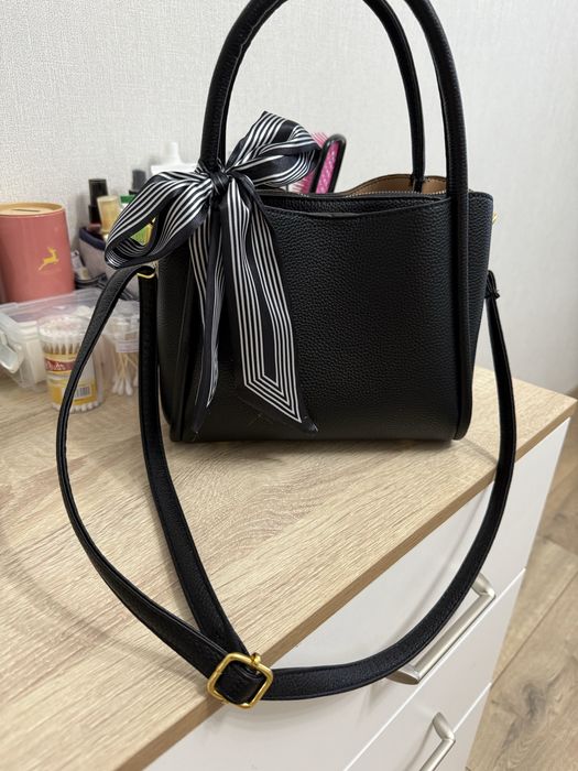 Сумка черная с ремешком