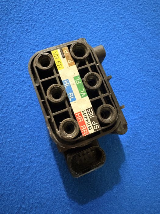 Разпределителен блок Airmatic Mercedes