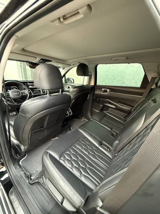 Kia Sorento Full pozitsiya 2023-yil. 3.5 motorli. Kraska toza.