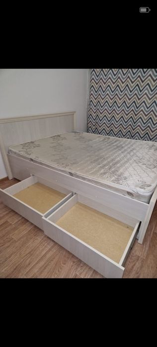 Двуспальная кровать.