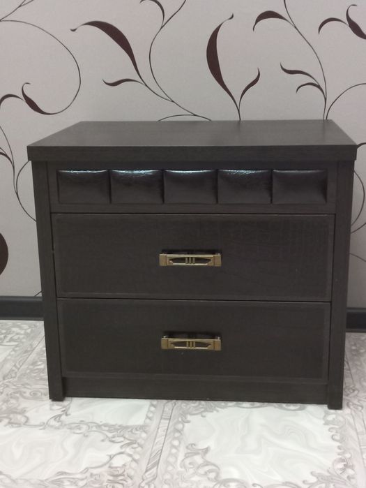 Продам прикроватную тумбочку