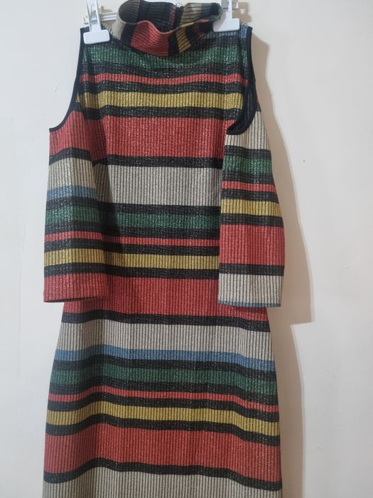 Rochie lungă cu umeri goi