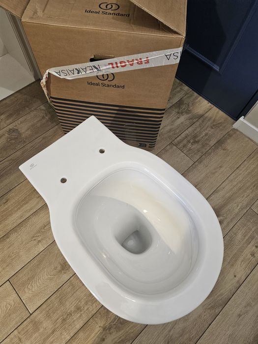 Vas WC nou (cu factura) – mic defect de producție, preț avantajos!