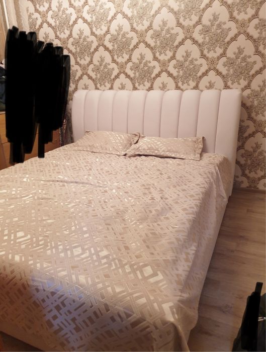 Срочно продам кровать с матрасом