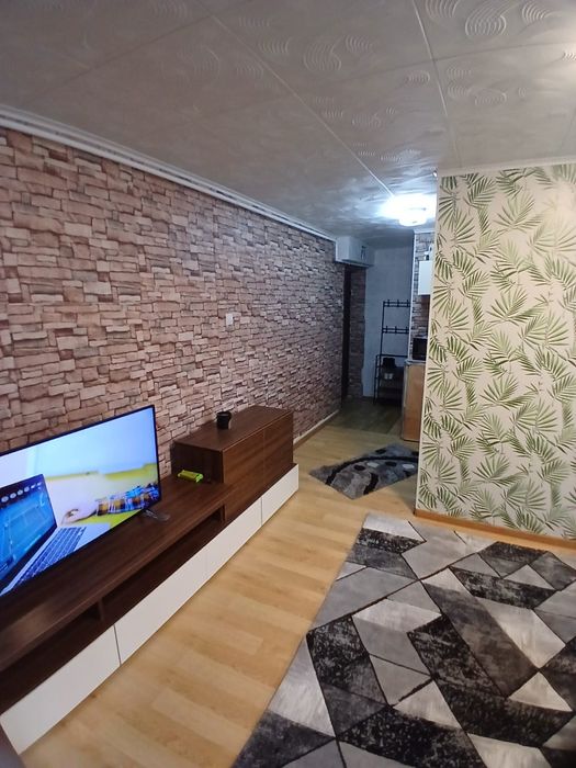 Închiriez apartament cu doua camere mobilat și utilat