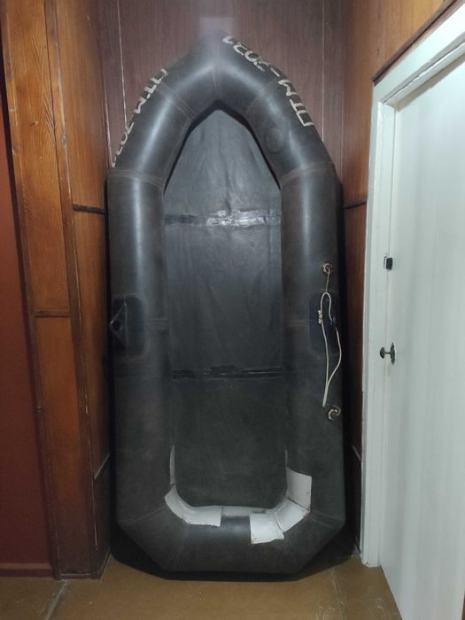 Продаётся лодка 2х местная