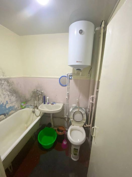 Срочно 1х 8микрарайоне Базар Прадаётся