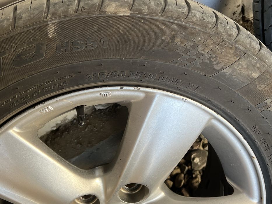 Продам комплект летних шин титановыми дисками