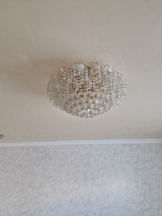 Продам Люстру на Заль