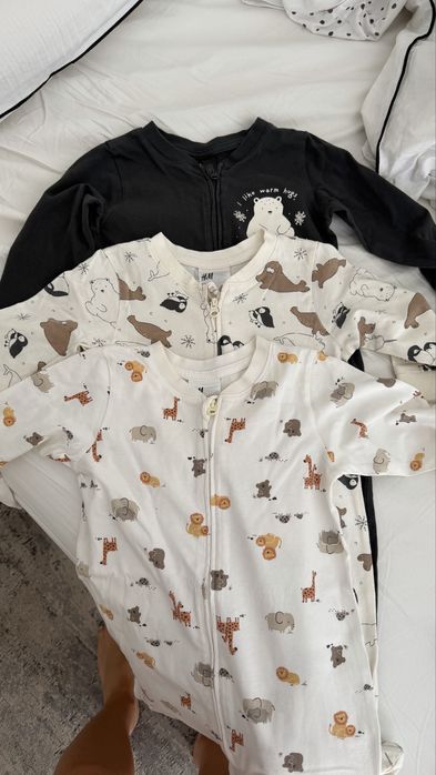 Set pijamale H&M, masura 1 1/2 - 2 ani. Stare foarte buna