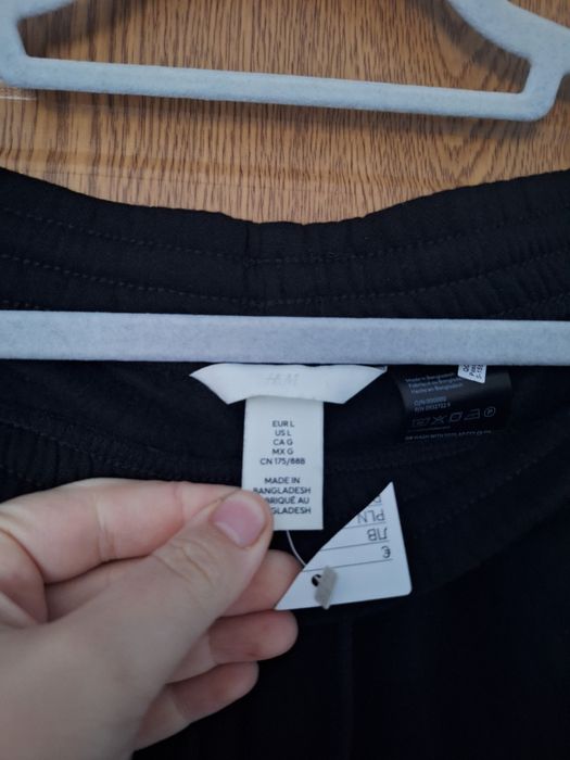 Pantaloni sport H&M cu etichetă marimea L
