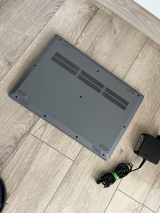 Laptop 15.6 Lenovo i3 Gen 10 12GB DDR4 SSD 512GB