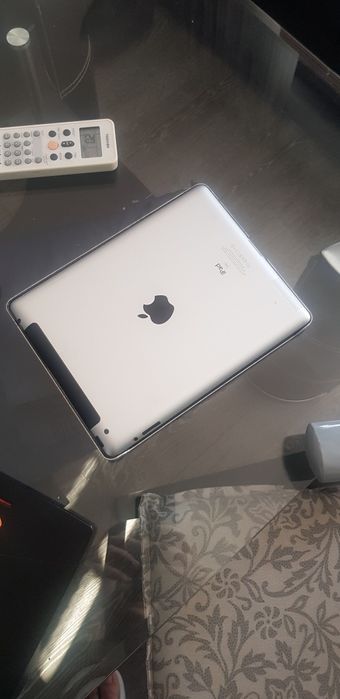 Ipad 2 с клавиатура и други аксесоари
