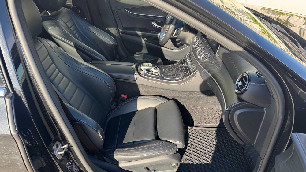 Mercedes E Class 220 AMG•Full digital•Panoramic