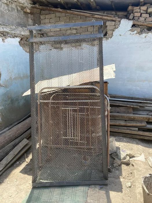 Железная кровать