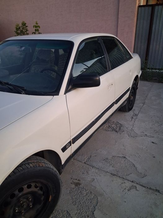 ауди с4 100,на ходу