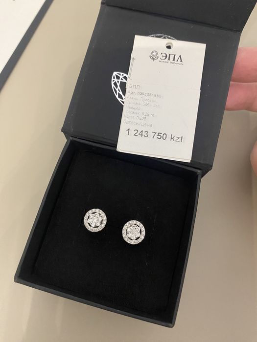 Эпл кольцо с бриллиантом