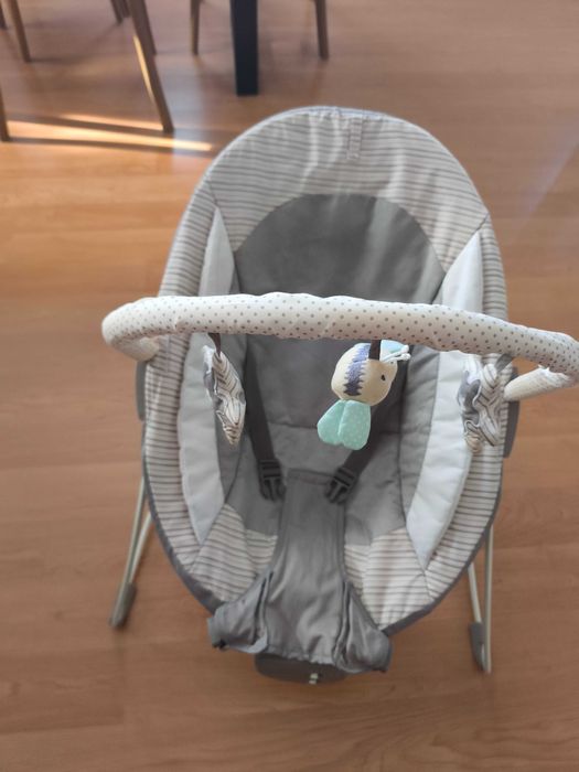 Бебешки музикален и вибриращ шезлонг