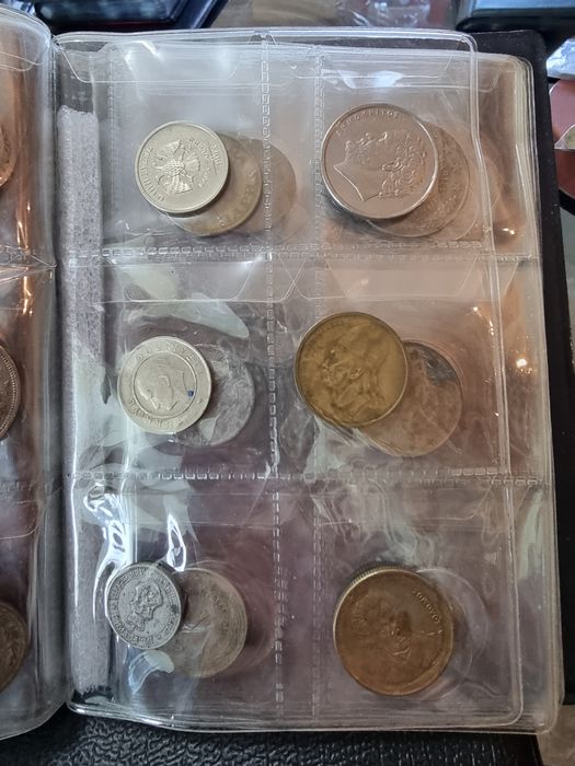 60 монети /25 Български 35 чужди +албум