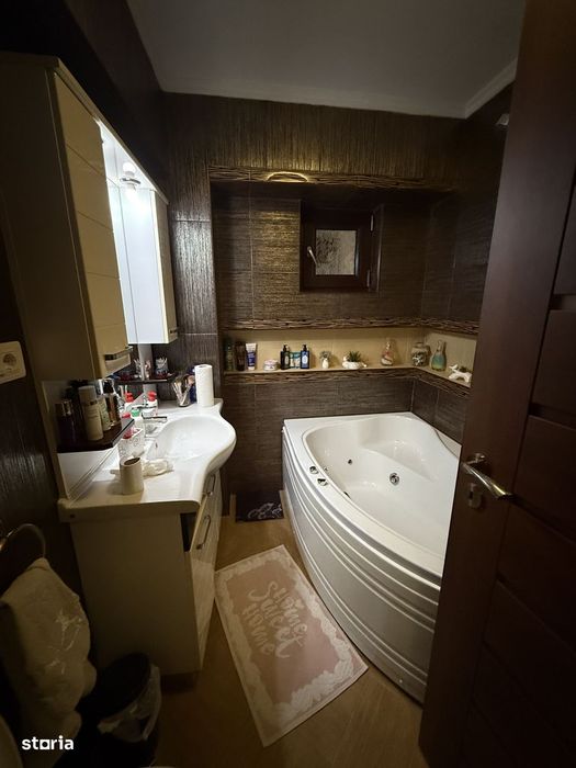 Apartament 4 camere, Micro 20