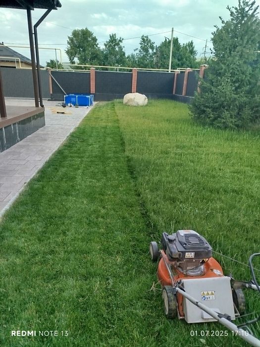 Садовник Каскелен обрезка деревьев