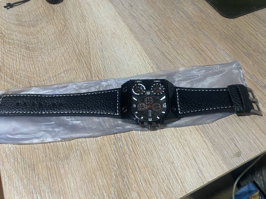 Продам стильные новые часы