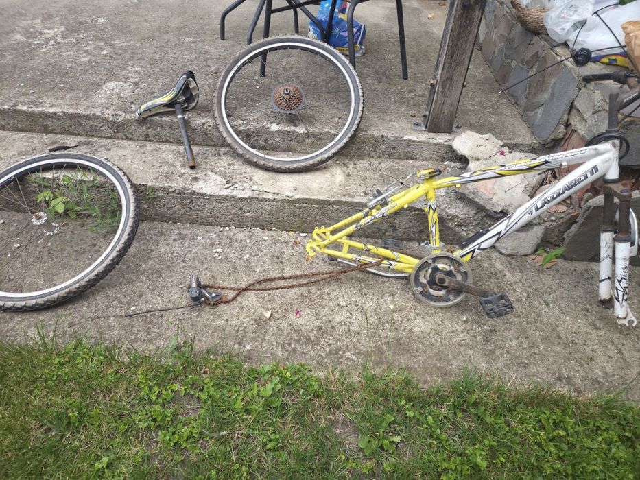 Bicicleta demontata