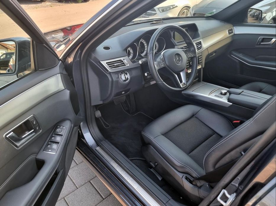 Mercedes-Benz E E 200 CGI Automat F1 piele Navi sc. electrice PDC LED TOP