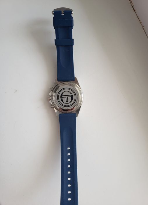 Продаются мужские часы