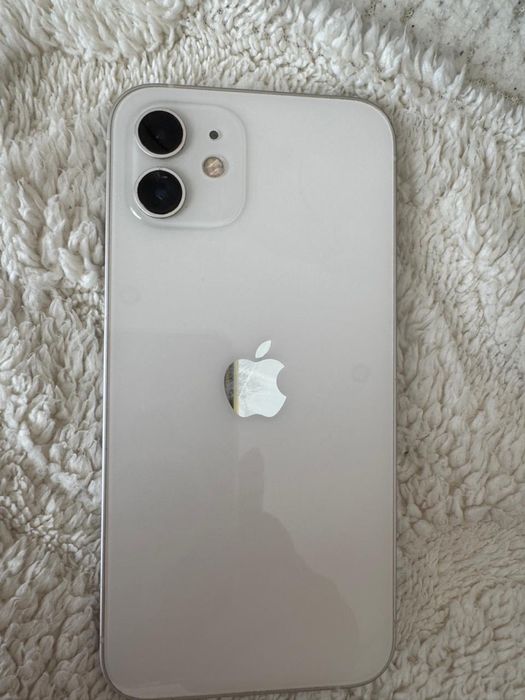 Телефон Айфон 12